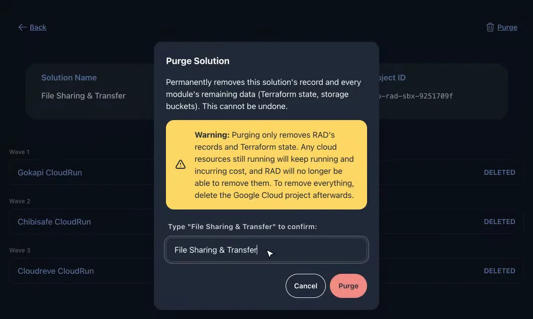 La boîte de dialogue « Purge Solution » de RAD, avertissant que la purge ne supprime que les enregistrements et l’état Terraform de RAD, que les ressources cloud encore actives continueront de tourner et d’engendrer des coûts, et que RAD ne pourra plus les supprimer, avec le nom de la solution saisi pour confirmer